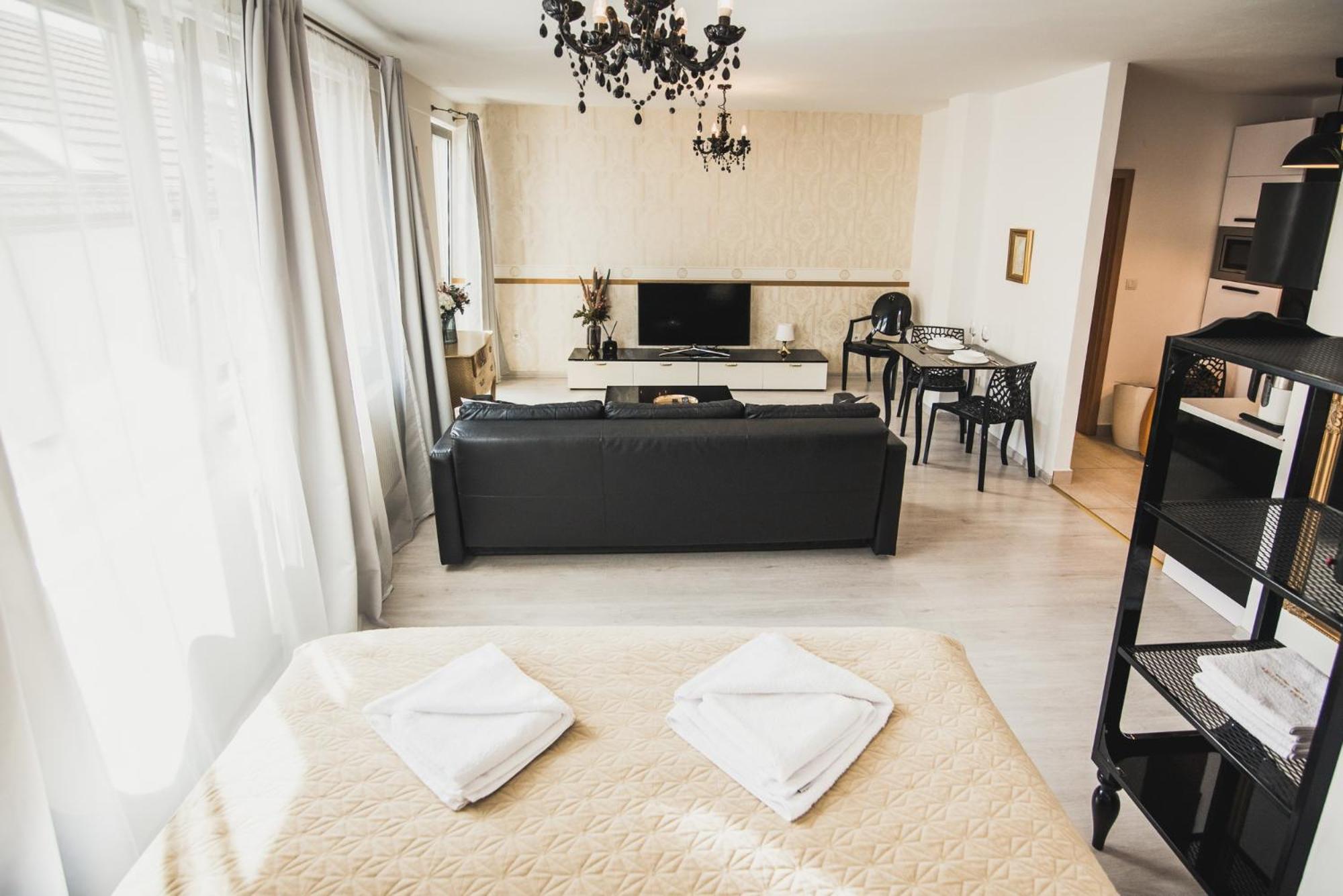 Zara Luxury Apartments The Absolute Center Of Жиліна Екстер'єр фото